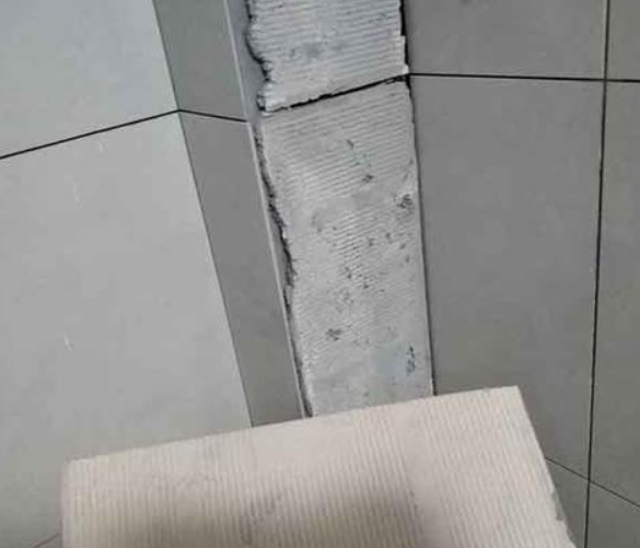 于洪瓷砖空鼓维修公司分享下厨房瓷砖脱落的补救措施。